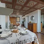 Via Lamberti, 3 - Florence Charming Apartments - Charming And Historic 5Th-Floor Attic Apartment With Elevator In A Building At The Heart Of Vibrant Florence, Just A 2-Minute Walk From All Attractions